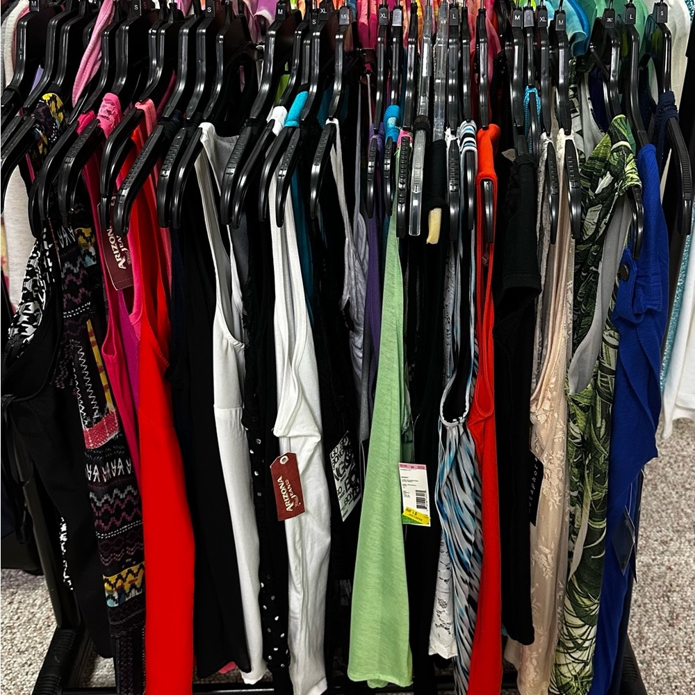 lot of 50 junior & womens sleeveless tops & tanks mixed brand mixed sizes